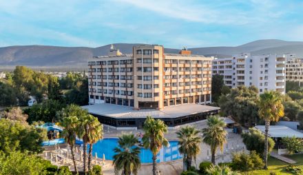 THE HOLIDAY RESORT HOTEL